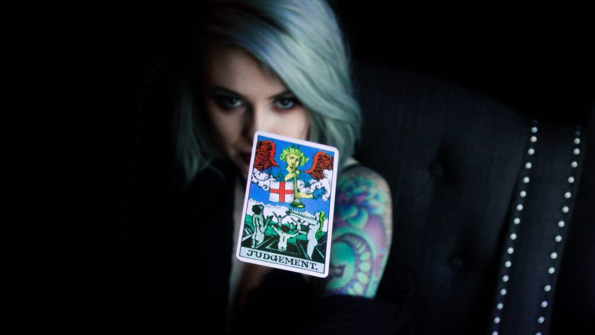 4 Things That Cracked Open My Mind While Reading Tarot Cards